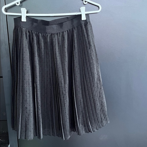 Joe Fresh Pleated Skirt – Size M in Black - Picture 1 of 4